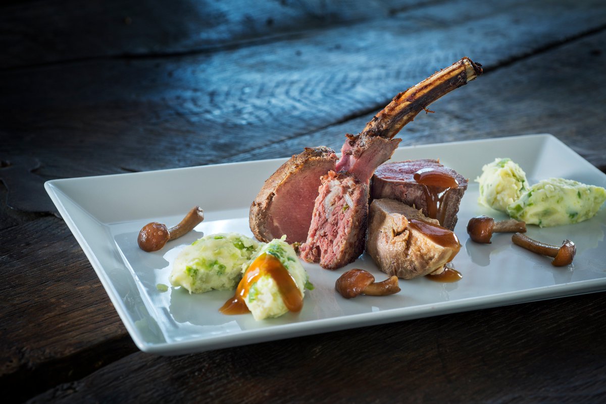 Loslopend wild in de vrije natuur, dat is kenmerkend voor de #Veluwe. Wanneer je er rondrijdt of loopt, kom je vaak sporen tegen van wilde zwijnen. Lees hier meer over wild #zwijn en bekijk ons mooie assortiment. wgbrinkhorst.nl/action/news/it…