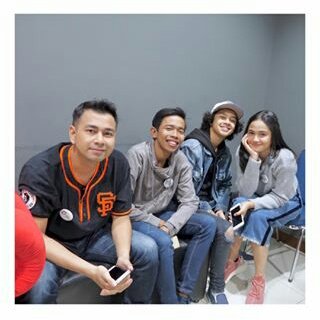 syifaaasarv's tweet photo. Terimakasih yang sudah nonton dahsyat tadi https://t.co/lf35iQ5l5F