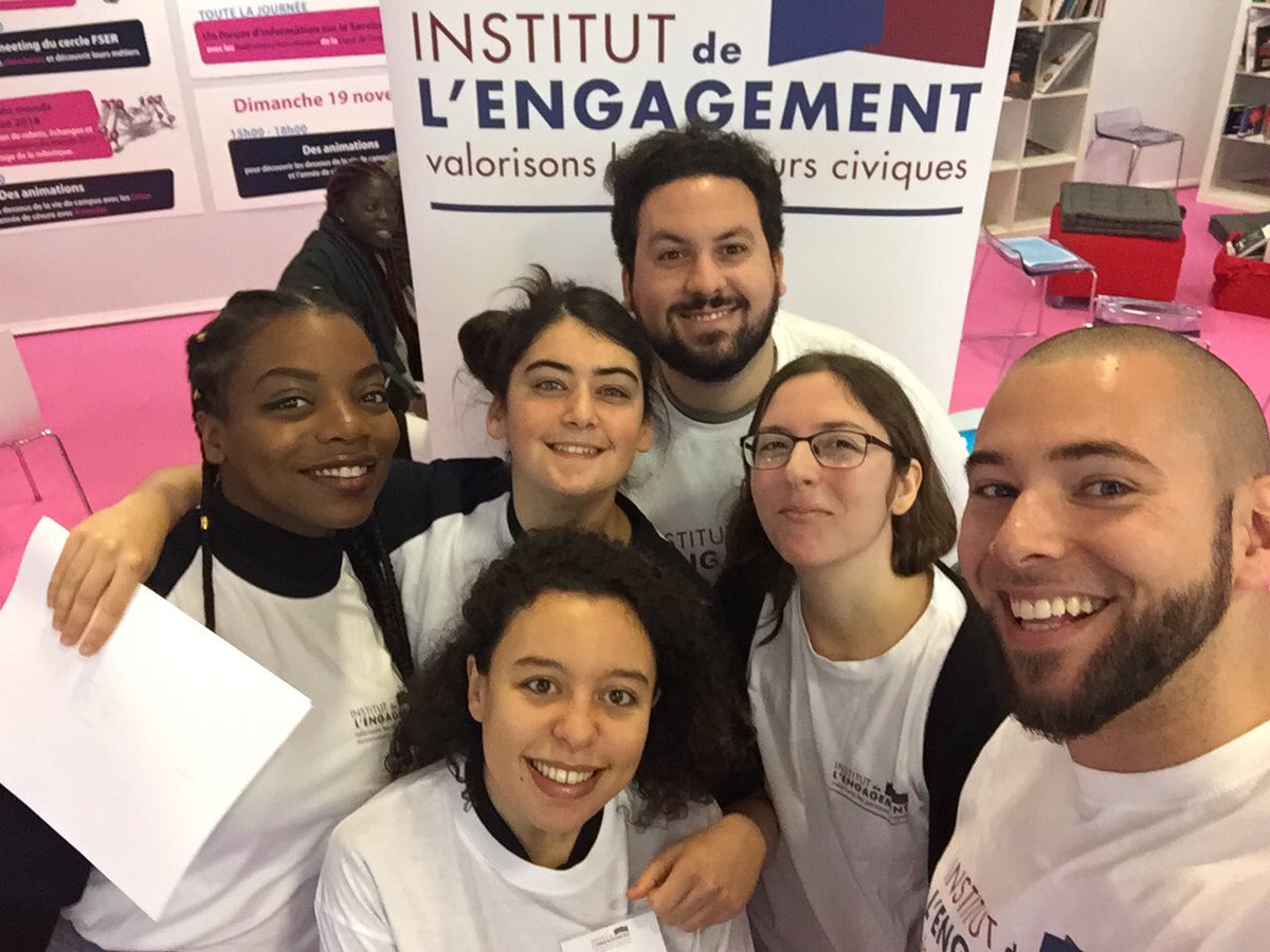 i_engagement's tweet photo. Des lauréats animent l’atelier « le fil rouge de l’orientation » au Salon de l’éducation !
L’occasion de parler de ses passions, de son parcours, de ses compétences... avec des lauréats 😃
#SalonEduc
#LiveIDE2017 https://t.co/sUa3uMctNM