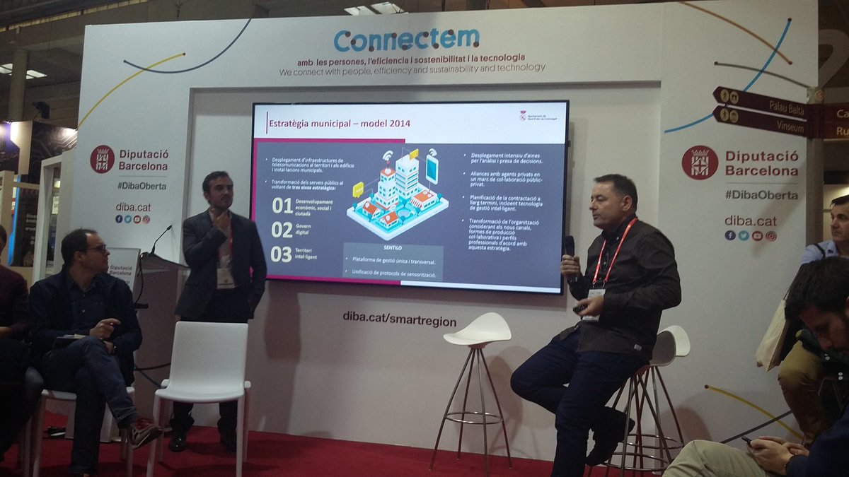 #SmartCity | Dentro del Smart City Expo Word Congress he asistido como una de las ciudades que pronto implantarán la plataforma 'Sentilo' a su gestión, a la Demo de ciudades punteras que ya trabajan día a día con esta forma de integrar los datos. 💻 #SCEWC17 #TorrentSmartCity