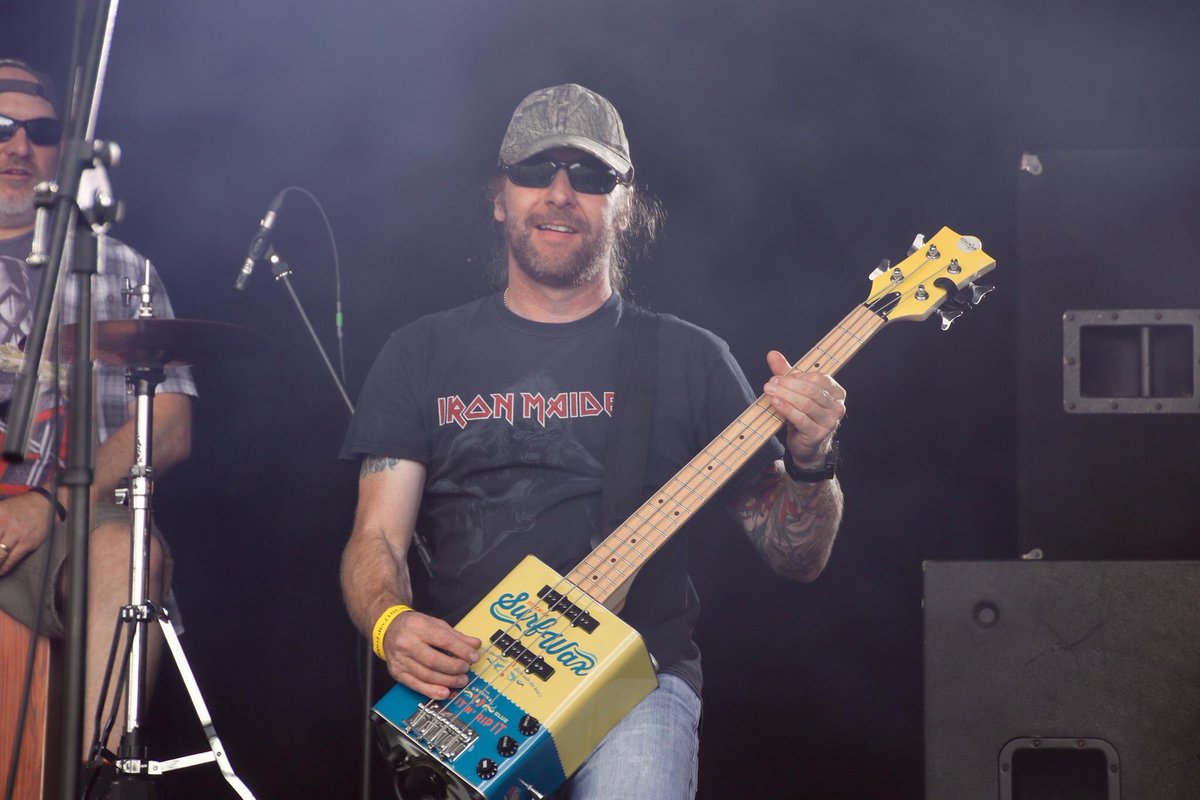 musicbyCarrieM's tweet photo. Playing a half hour of #SeductiveSky with this dude on bass #JamieFowler from #FroggBrothers #HumberStMarket #❤️Hull this Sun 1.30pm https://t.co/LV13HZSQdh