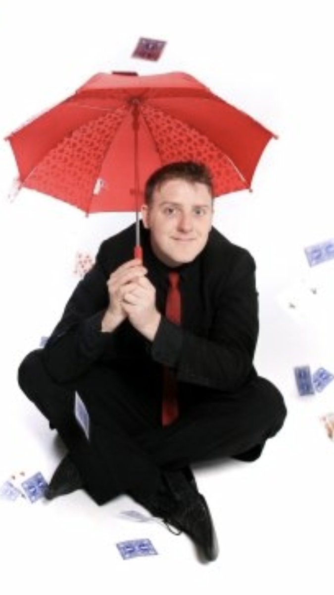 Happy #Friday #Bristol! We have 2 more tables to go and then this weekends shows are sold out. Book your tickets for tonight’s Live #Comedy &amp; #Magic Show with Mentalist <a href="/timstraceymagic/">Tim</a> and Award winning Magician <a href="/TheAaronHayes/">Aaron Hayes</a>! smokeandmirrorsbar.co.uk/boxoffice.html