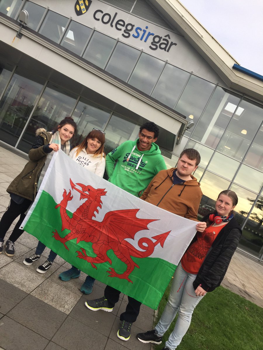 CSG_HSC's tweet photo. Ni ar ein ffordd!! We are on our Way!! @SkillsShow @SkillsCymru @inclusiveskills @ColegSirGar @BarryLiles #timcymru #SkillsShow17 https://t.co/BLuXl7zRJp