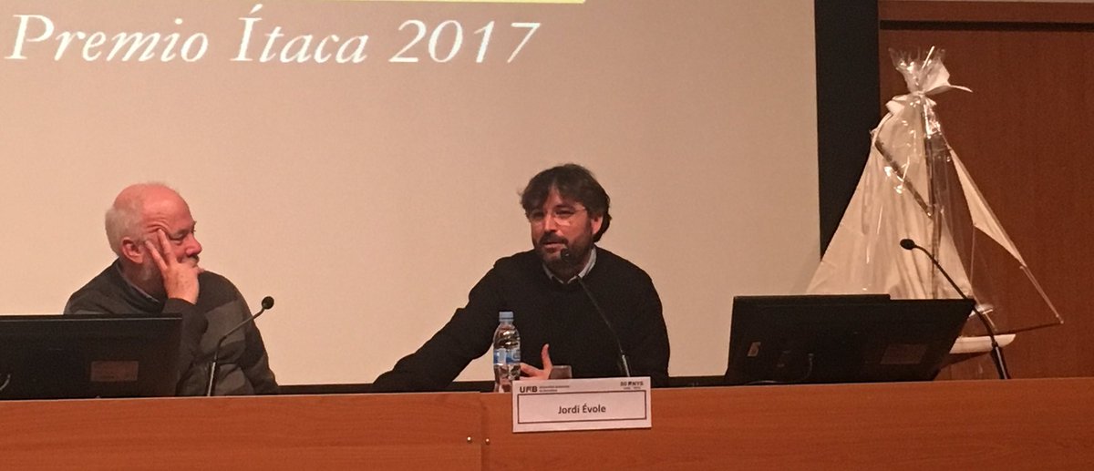 Refugees4UAB's tweet photo. . @jordievole ya ha recibido el #premioitaca y está dando un discurso de agradecimiento #jornadaviajesuab https://t.co/Zw6mj9ttmy