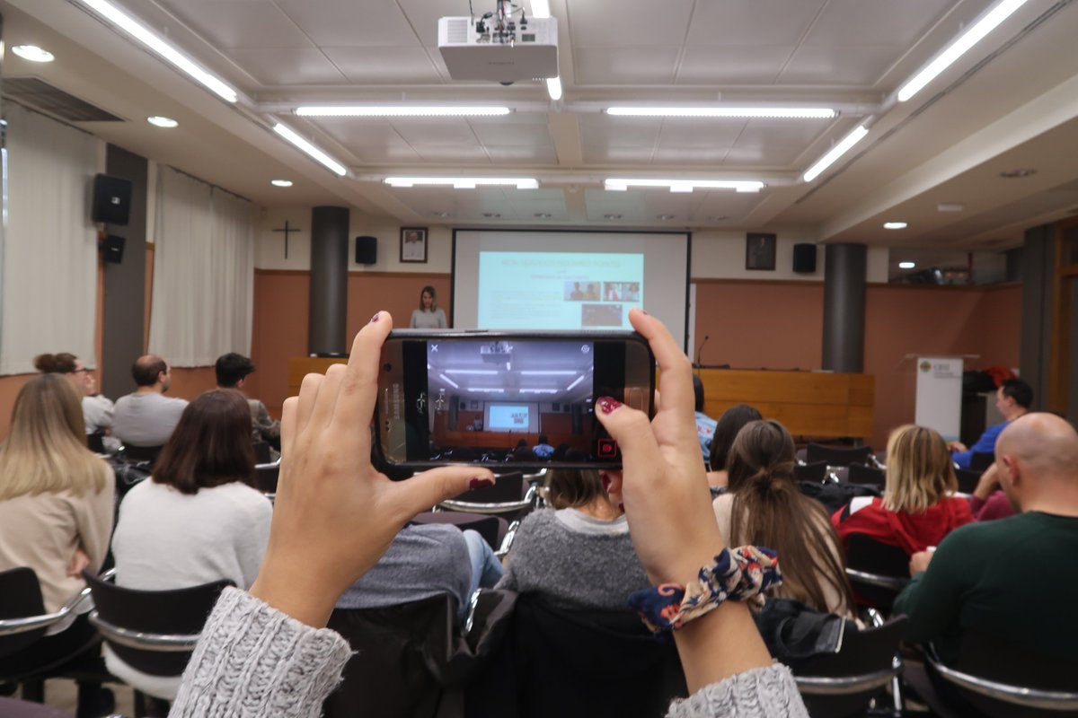 uchceu's tweet image. "La imagen de miniatura es fundamental en #youtube, elige muy bien tu PRIMER IMPACTO" en la #YouTubeMasterclass con @paulaguinotvera sobre el poder de la audiencia en #YouTube. Nuevas vías de trabajo para comunicadores #CAVUCH uchceu.es/actividades/20…