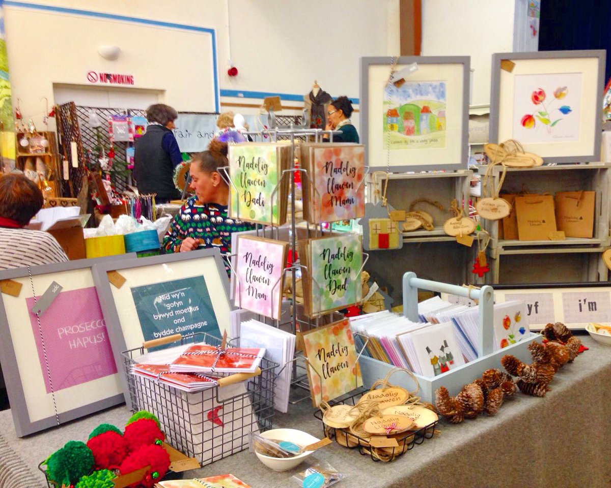 Wedi cyrraedd <a href="/LlandeiloFoS/">Festival of Senses</a> gyda <a href="/sialcymru/">sialccymru</a> am y penwthnos! // We have arrived at #FestivalofSenses - call to see us at the Civic Hall!