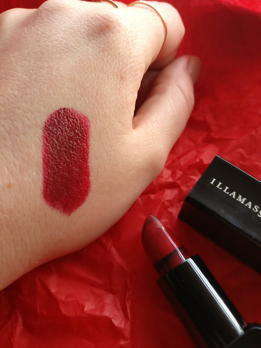 SarahLanagan's tweet photo. Loving the gorgeous LAVA LIPS lipsticks from @Illamasqua - check out more in my new article for Beaut.ie!  https://t.co/bO5ATXpn4r #makeup #lips #love #lavalips https://t.co/SQehacAuFr