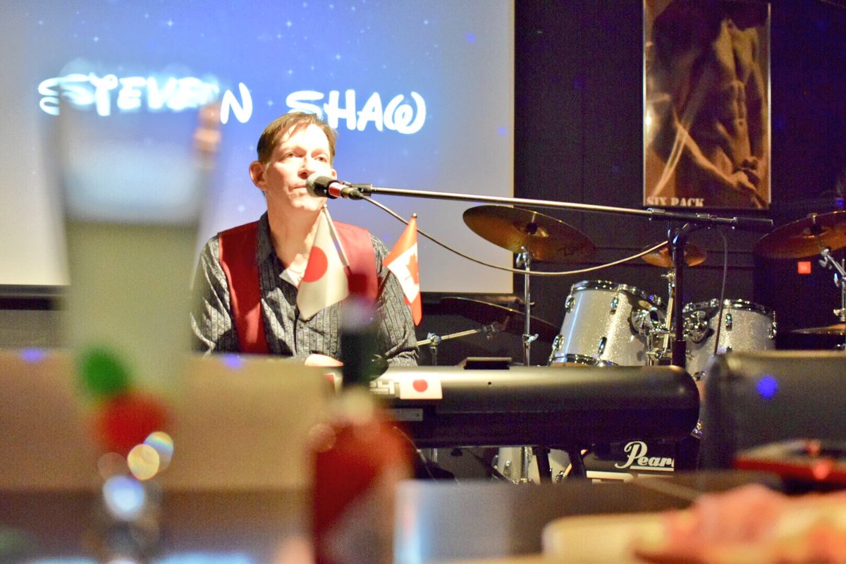 Kazusa_0108's tweet photo. ディズニーランドのバイシクルピアノで有名なSteven氏が毎週水曜日に演奏するB24というバー
お酒もメニューにないディズニーに因んだカクテルが沢山あったり、普段パークで聞けないTDRの曲も生演奏で鑑賞できる凄いお店
店員さんから拡散推奨されたのでRT PLS
#バイシクルピアノ https://t.co/H1Wk58n4HC