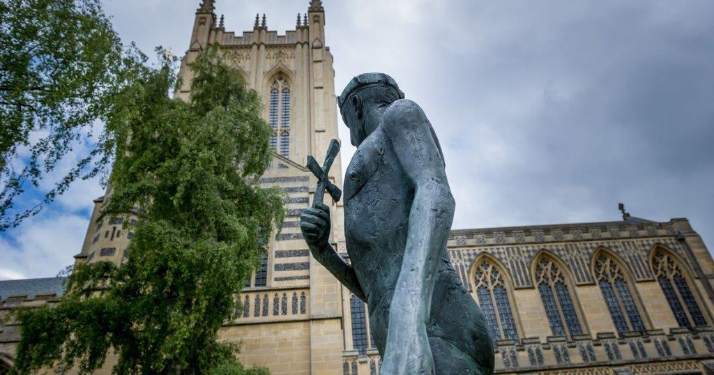 To celebrate #StEdmundsDay here at Heritage Beauty we have a limited amount of Gift Vouchers available with a little extra thrown in...
heritagebeauty.me
£25 receive £30
£40 receive £50
£75 receive £100
Call 01284-846800