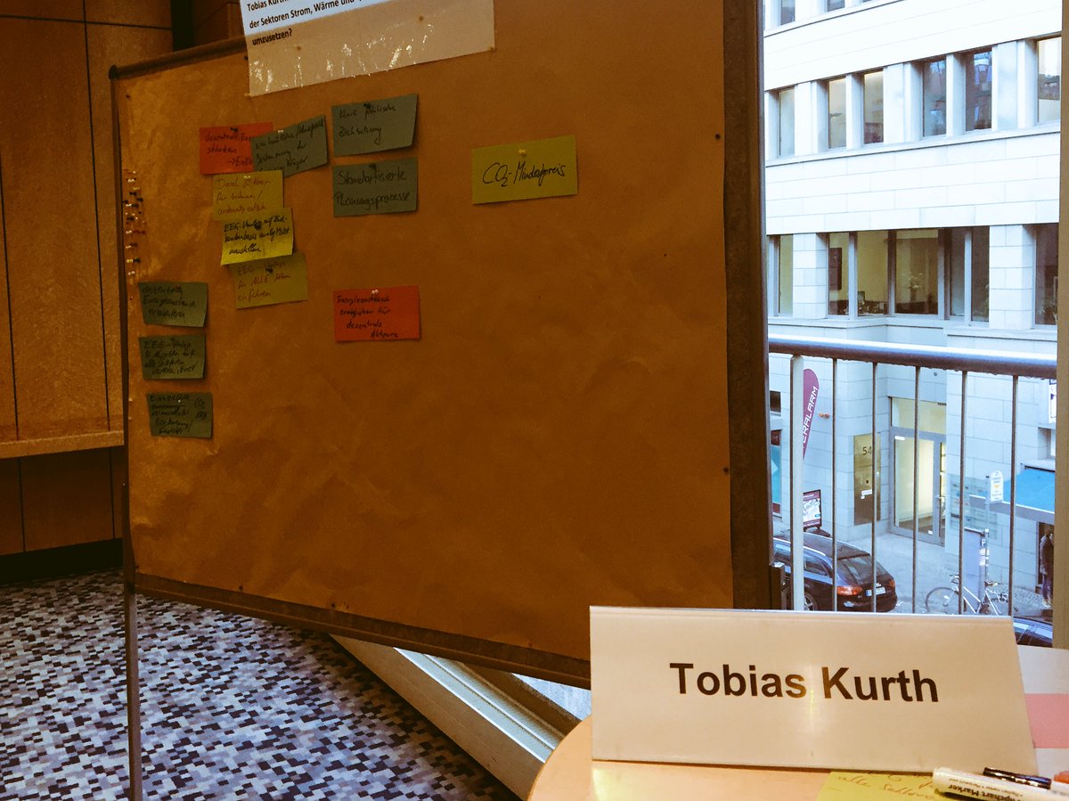 EnerBrain's tweet photo. Was benötigt die #Energiebranche zum schnellen Erfolg in der #Sektorkopplung? @ToKurth moderiert spannende Gruppenarbeit und Austausch mit Dr. Oschmann vom @BMWi_Bund auf dem #ForumSPX https://t.co/QSpoCwxnVc