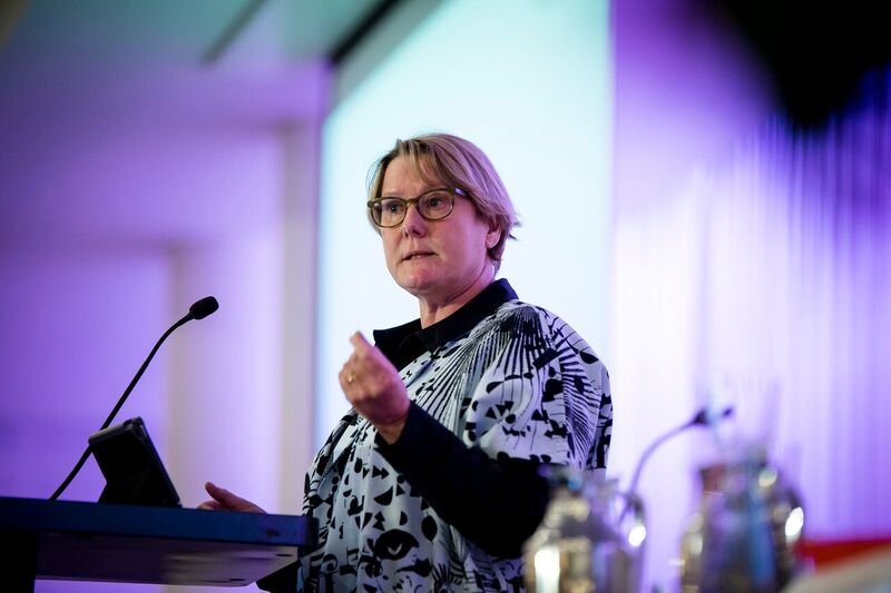Uddannelsesforb's tweet photo. To procents besparelsen skal væk på ALLE uddannelsesområder, hvis vi vil matche fremtidens krav! Klar tale fra @BenteSorgenfrey på @Uddannelsesforb kongres #OK18 #dkpol #uddpol https://t.co/pIVIIUWdYF