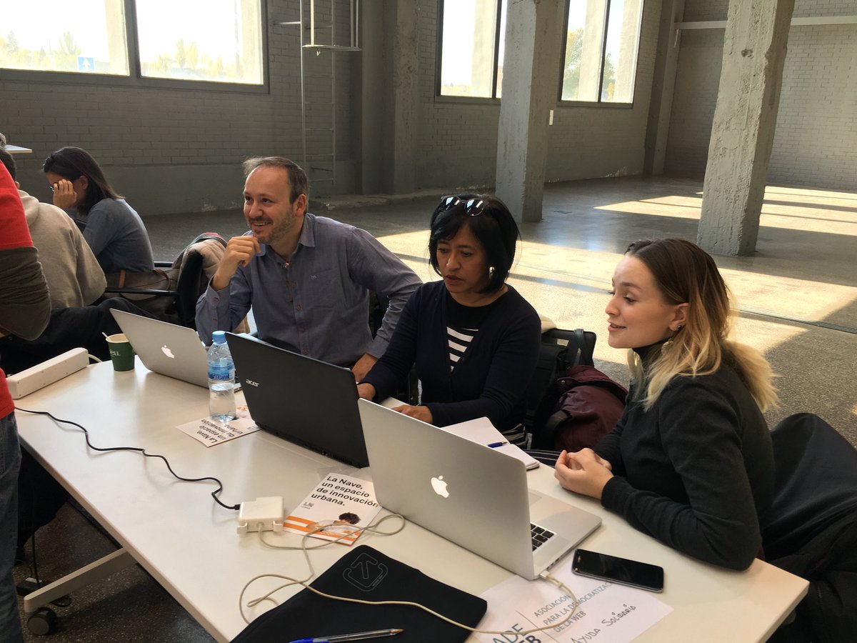 WPHackathon's tweet photo. Ayuda Solidaria está participando en #WPHackathon y recibiendo consultoría de @2head2head y @fallinmyworld https://t.co/3wthsbydyB