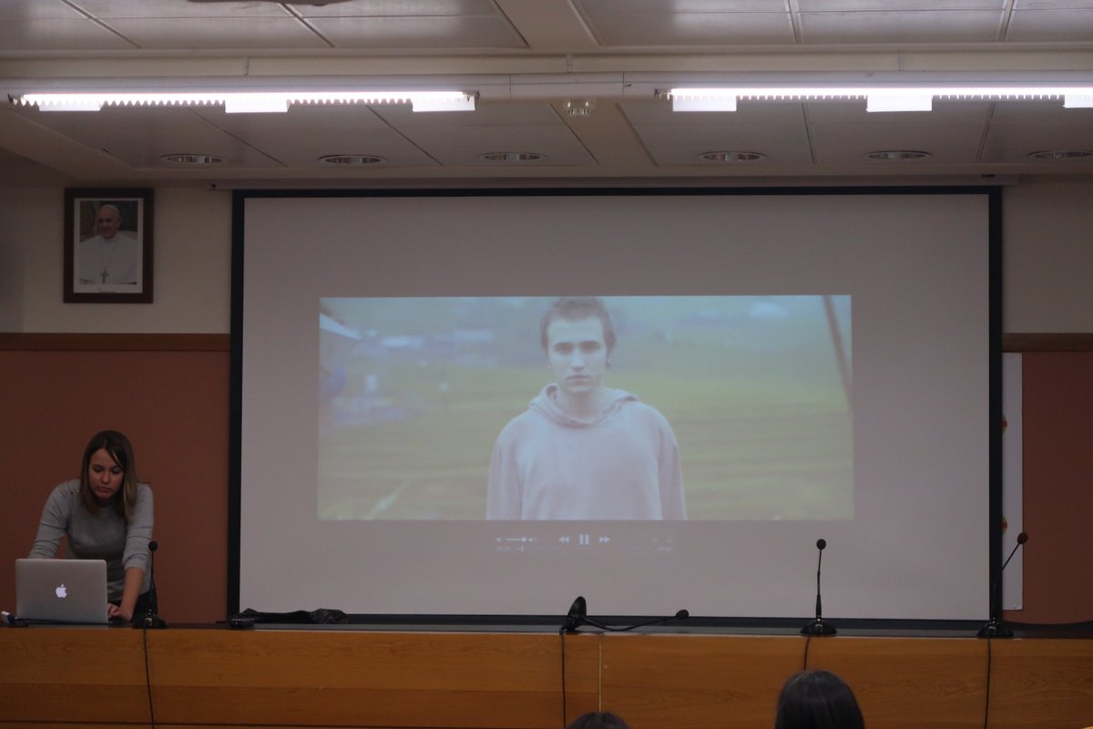 uchceu's tweet image. Viendo el caso del #youtuber #Clavero en la #YouTubeMasterclass con @paulaguinotvera sobre el poder de la audiencia en #YouTube. Nuevas vías de trabajo para comunicadores #CAVUCH uchceu.es/actividades/20…