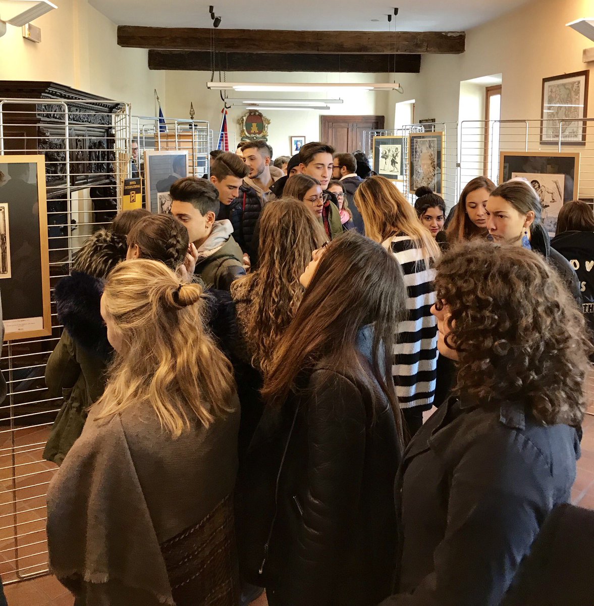 GianluColletti's tweet photo. Con i ragazzi dell’Istituto Tecnico Superiore “Leardi” di Casale Monferrato per la visita alla mostra di Alberto Helios Gagliardo ed alla residenza ufficiale di Re Vittorio Emanuele II “Villa Pona”. Una bellissima occasione di crescita e approfondimento non solo per i ragazzi. https://t.co/7EG9AfdcB4