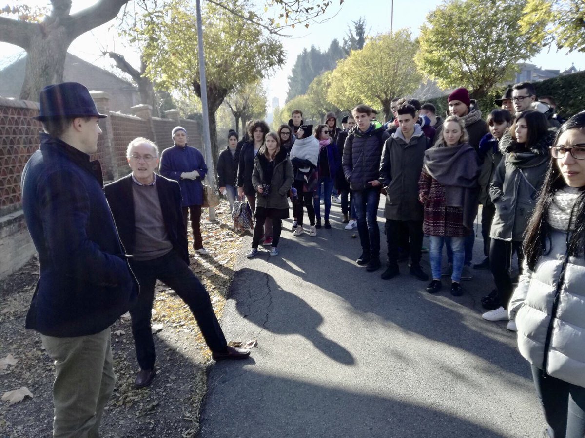 GianluColletti's tweet photo. Con i ragazzi dell’Istituto Tecnico Superiore “Leardi” di Casale Monferrato per la visita alla mostra di Alberto Helios Gagliardo ed alla residenza ufficiale di Re Vittorio Emanuele II “Villa Pona”. Una bellissima occasione di crescita e approfondimento non solo per i ragazzi. https://t.co/7EG9AfdcB4