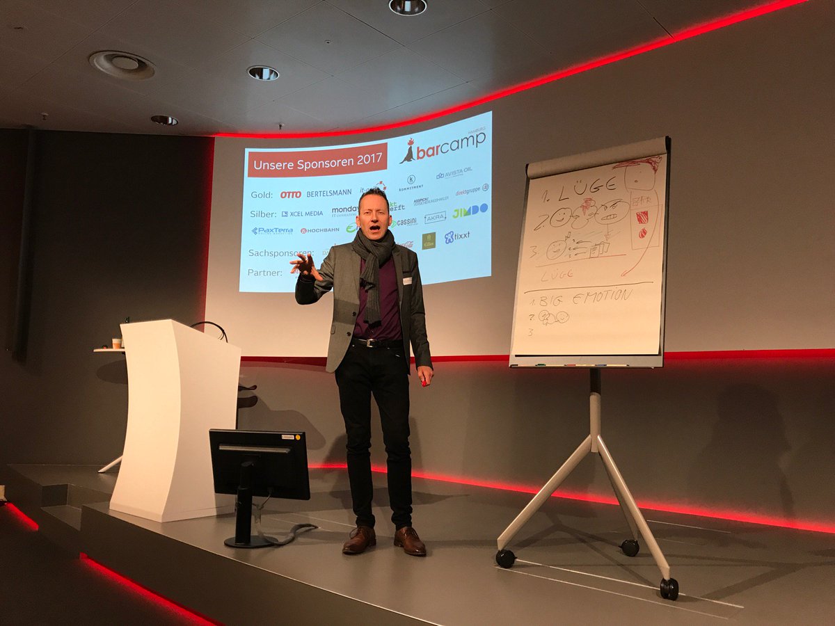 Stefanglocal's tweet photo. Matthias von #trendquest zur Trump Methode beim #bchh17 (@ OTTO Forum in Hamburg) https://t.co/QthtwfSaVi https://t.co/3oJCVVFkaw