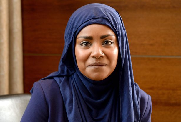 Jeremy Corbyn has offered to help Bake Off winner Nadiya Hussain conquer her fear of manhole covers
mirror.co.uk/news/politics/…