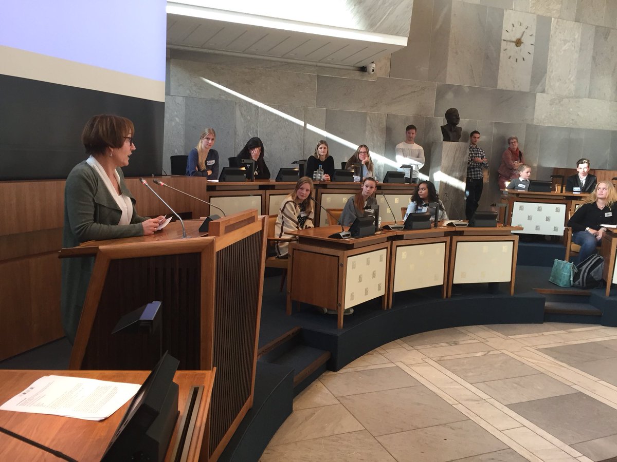hetdebatbureau's tweet photo. Gedeputeerde @BeaSchouten opent de Gelderse vmbo debatmiddag @provgelderland https://t.co/LfHOtm2VoX