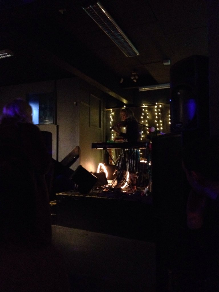 SlowPlaceLand's tweet photo. There's @rachaelboyd0 nailing it in @_themenagerie last night @wearebigwild #whenontour https://t.co/PNEqezEfzh