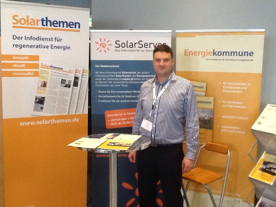 Solarserver's tweet photo. Philipp Toebe, unser "Neuer Mann", am @Solarserver-Stand auf dem #forumSPX. Gute Veranstaltung! @Energiewelt_AG https://t.co/dag1k8r2a0