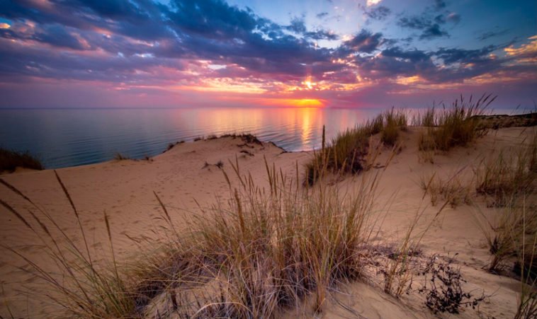 Foto24com's tweet photo. #BlogFoto24 ¿Te gustaría conseguir un aspecto más llamativo en tus fotografías de #paisaje? ¿Has pensado en el #procesado mediante Lightroom? Descubre todas las ventajas de usar #Lightroom https://t.co/XrFYcWCGsb https://t.co/9Rxszqen60