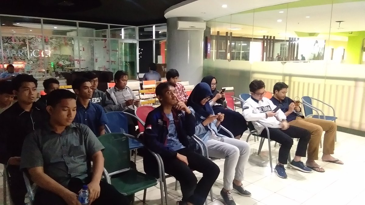 CodeMargonda's tweet photo. #MargoDev 16112017 membahas tentang Game @CodeMargonda https://t.co/sBBhha9bto