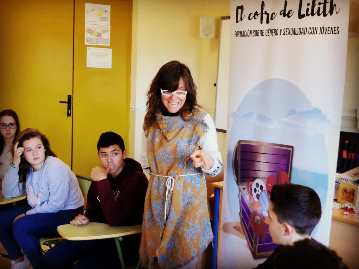 gdrguadalhorce's tweet photo. Hoy estamos es el IES Fuente Luna de #Pizarra con el Cofre de Lilith, un proyecto de formación sobre #género y #sexualidad con #jóvenes. https://t.co/zrvdvDeo5A