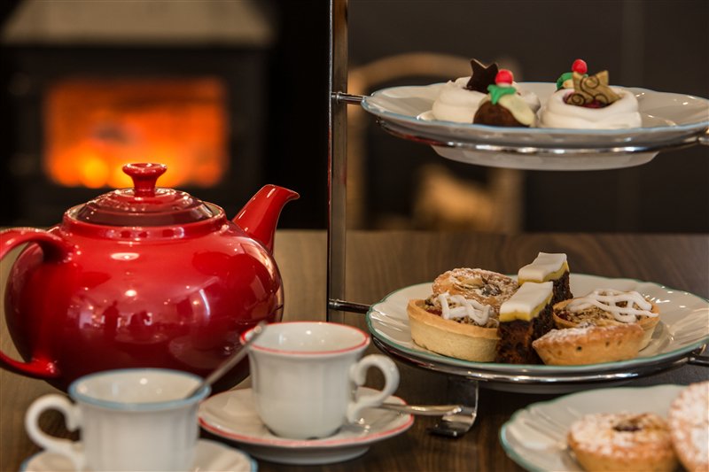 FESTIVE AFTERNOON TEA 1ST - 31ST DEC 2017*  
The perfect Christmas treat for afternoon tea lovers. Indulge in a selection of delightful, festive treats &amp; nibbles – perfect for Christmas catch-ups!
 
Available daily from 3pm - 5pm
* Excludes 25/26/31 December

Book on 01728 452720