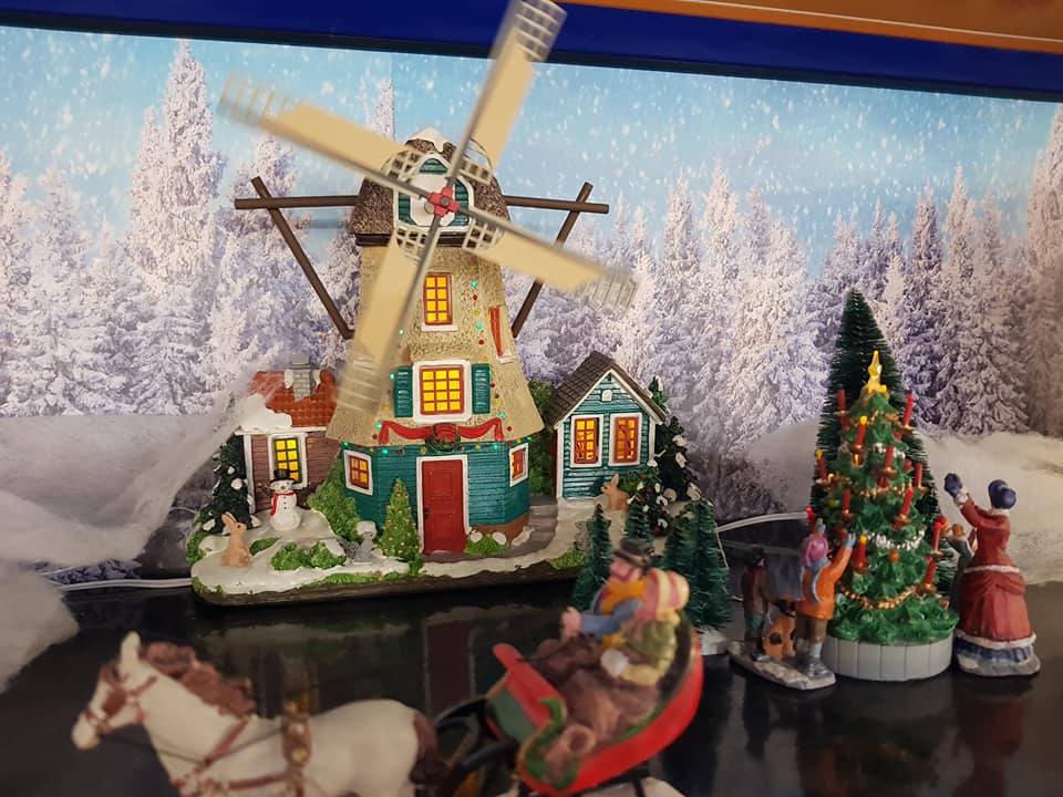 DollsHouseStore's tweet image. Great Christmas display at Bosworths Garden Centre.