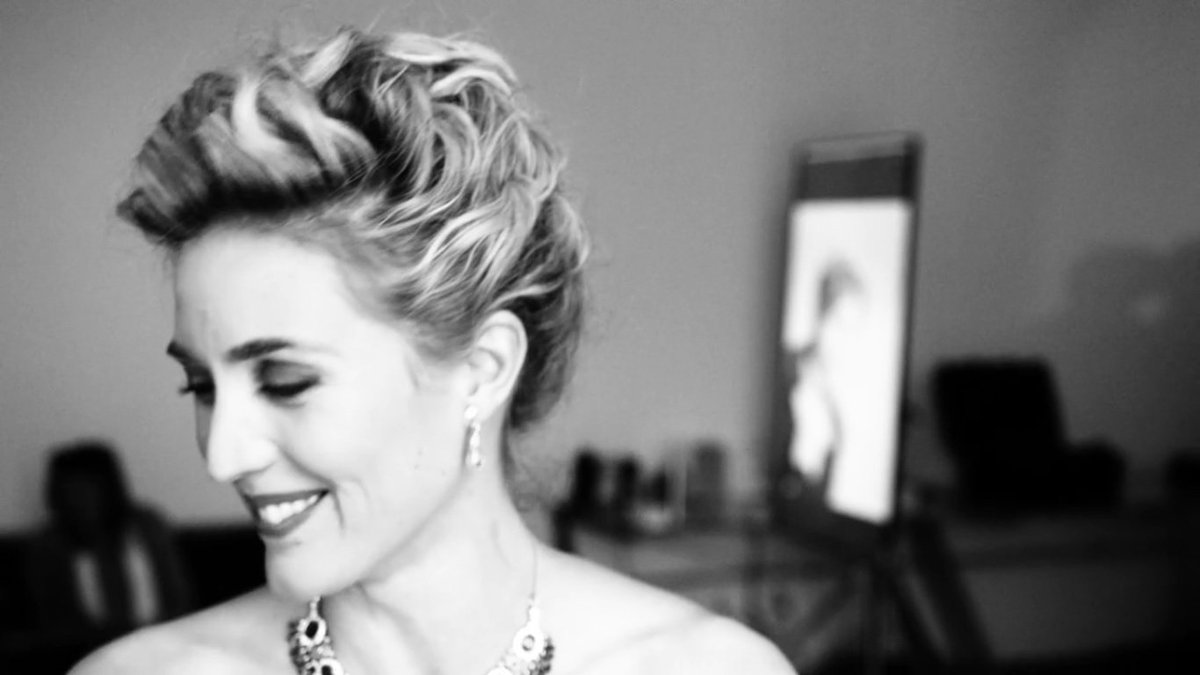 eshellstrop's tweet photo. The day the world was blessed. Joyeux anniversaire evelyne!! 🎉🎈 https://t.co/13LHPoIn0p