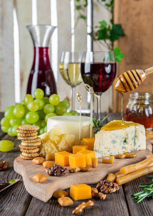 Vini_Istriani's tweet photo. Advice for foodies: Pair the wine with the region the meal is coming from.
https://t.co/zR66neo6pB
#ilvino #moscatto #regionedelvino #istarskisupermarketi  #cantine #viniistriani #ilvinorosso #aroma https://t.co/Eb8gsk83Ce