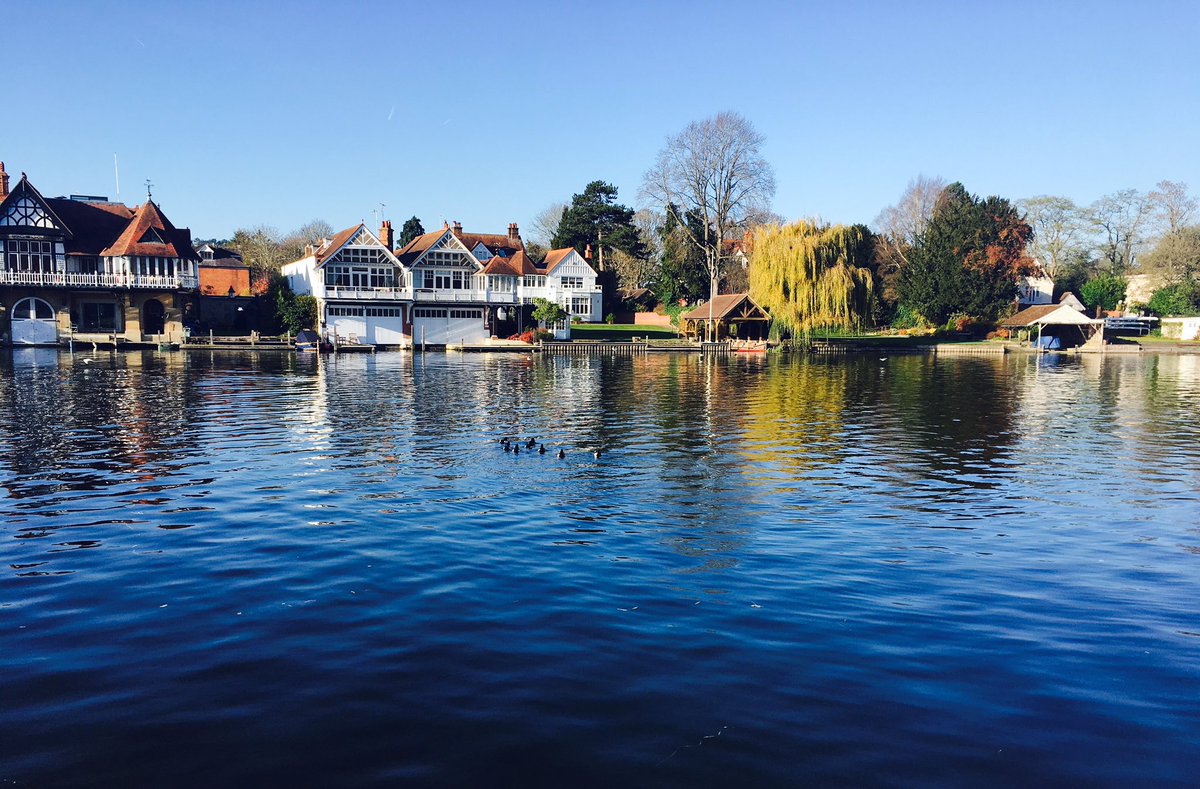 thorogoodchris1's tweet image. Took the day off and went for a stroll around Henley-On-Thames today. A beautiful, sunny autumnal morning without compare 😘
