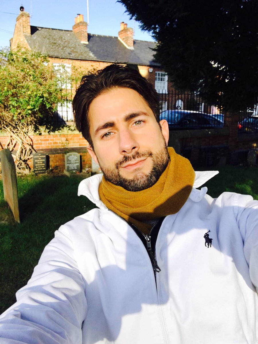 thorogoodchris1's tweet image. Took the day off and went for a stroll around Henley-On-Thames today. A beautiful, sunny autumnal morning without compare 😘