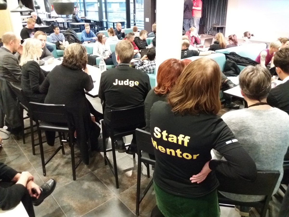 SatuSoivanen's tweet photo. Dexissä #xamkhack Future hackathon  -tapahtuman esittelyt menossa. Ympäristöön liittyviä ideoita. Hyvä tiimit! https://t.co/dMG7iGpoXp