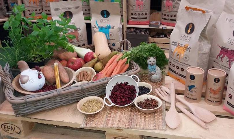 .@CC_PetFood Holistic Pet Food is made with human grade ingredients, it's grain &amp; gluten free &amp; contains no artificial colours, flavours or preservatives.
 
Ethically-farmed, freshly-prepared &amp; gently-steamed food for #cats &amp; #dogs
  
bit.ly/2AWswdy