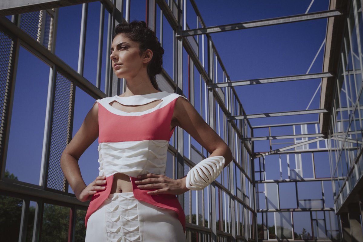 COMMA7_STUDIO's tweet photo. La geometría nos define. 
#Secuencia #parametricdesign #fashion #design #origami #designer #fashionjob #editorial https://t.co/gYv4VxVAPR