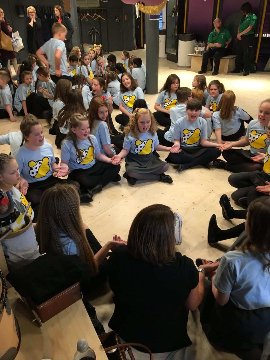 AMBERLEYPRIMARY's tweet photo. @AMBERLEYPRIMARY and @bentondeneprim warming up their voices! 🎵😃🎶#CiC2017 https://t.co/t40QeVr9lb
