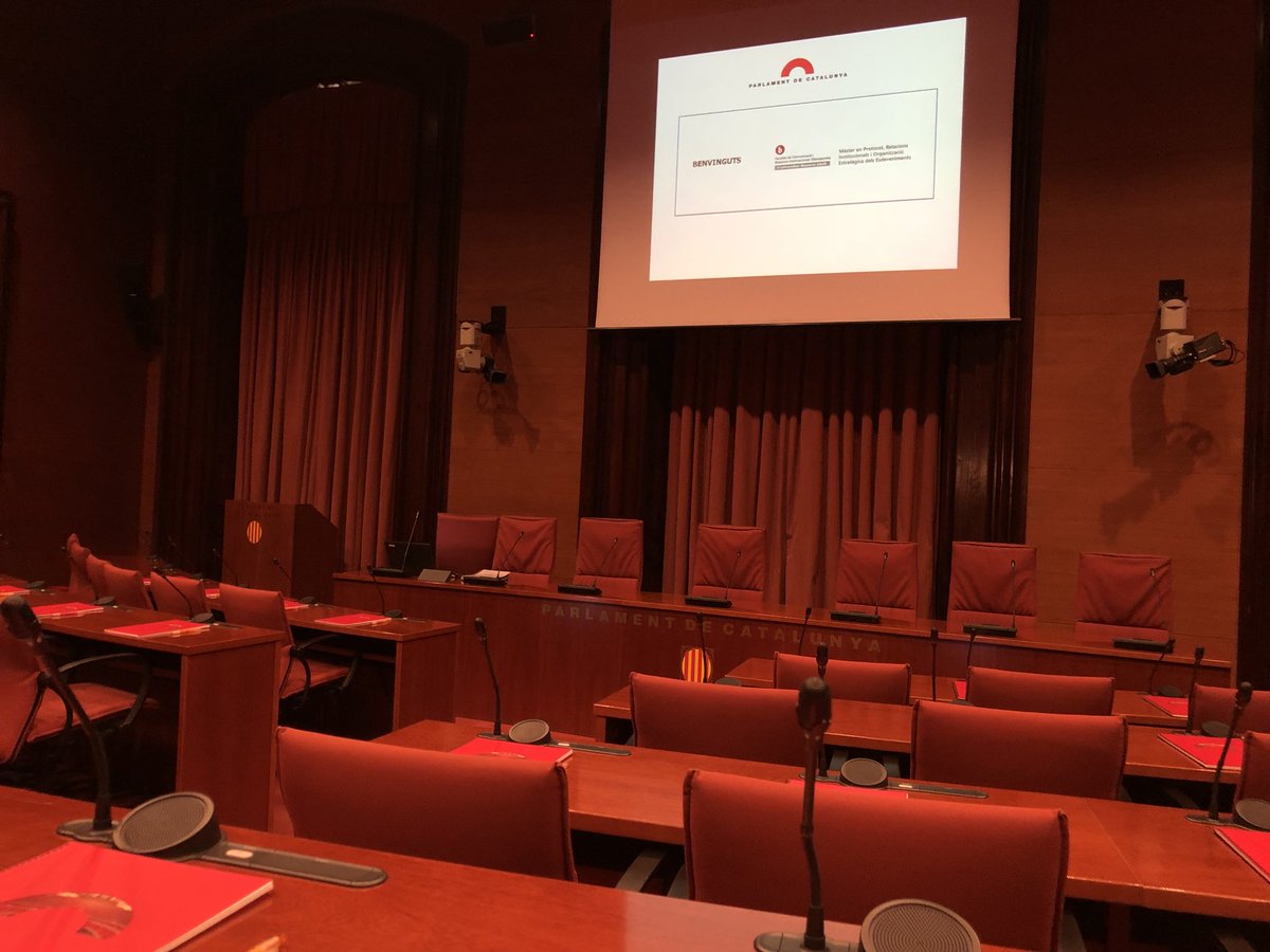 MasterEventsM's tweet image. Avui fem sessió de #ProtocolOficial al @parlament_cat #AulaParlament @BlanquernaFCRI @uramonllull