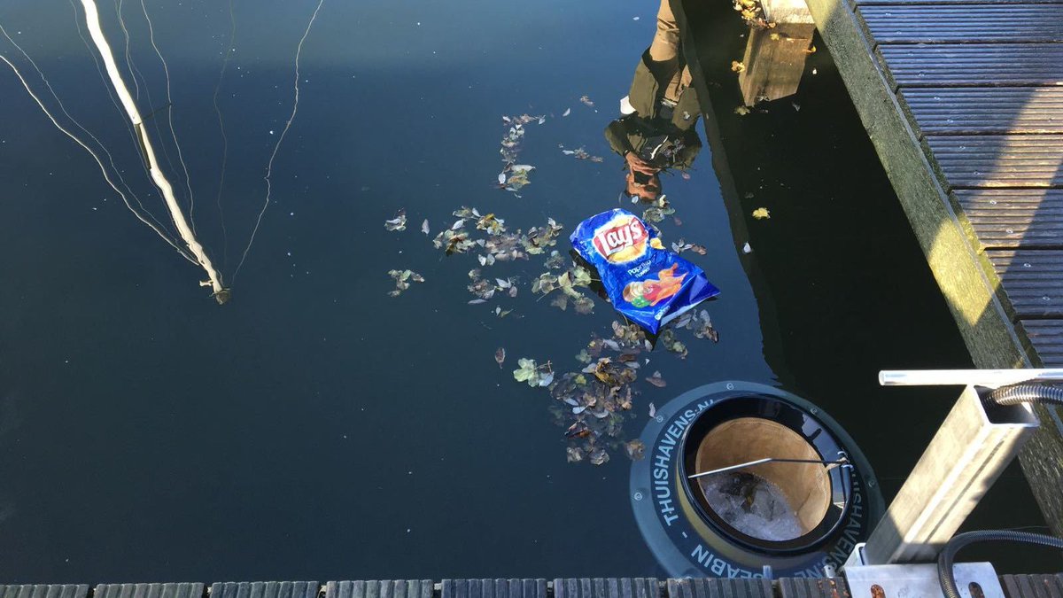 OmroepFlevoland's tweet image. Video: @MMuiderzand Almere krijgt als eerste jachthaven een @seabin_project bit.ly/2zax2I8