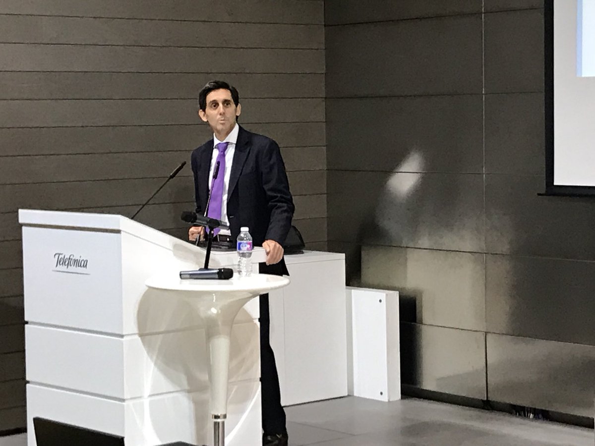 SonixBabani's tweet photo. Sorprendiendo a nuestros usuarios con la vista de @jmalvpal al #EncuentroComunidad17 😉en #DistritoT https://t.co/m3e2Xpohsz