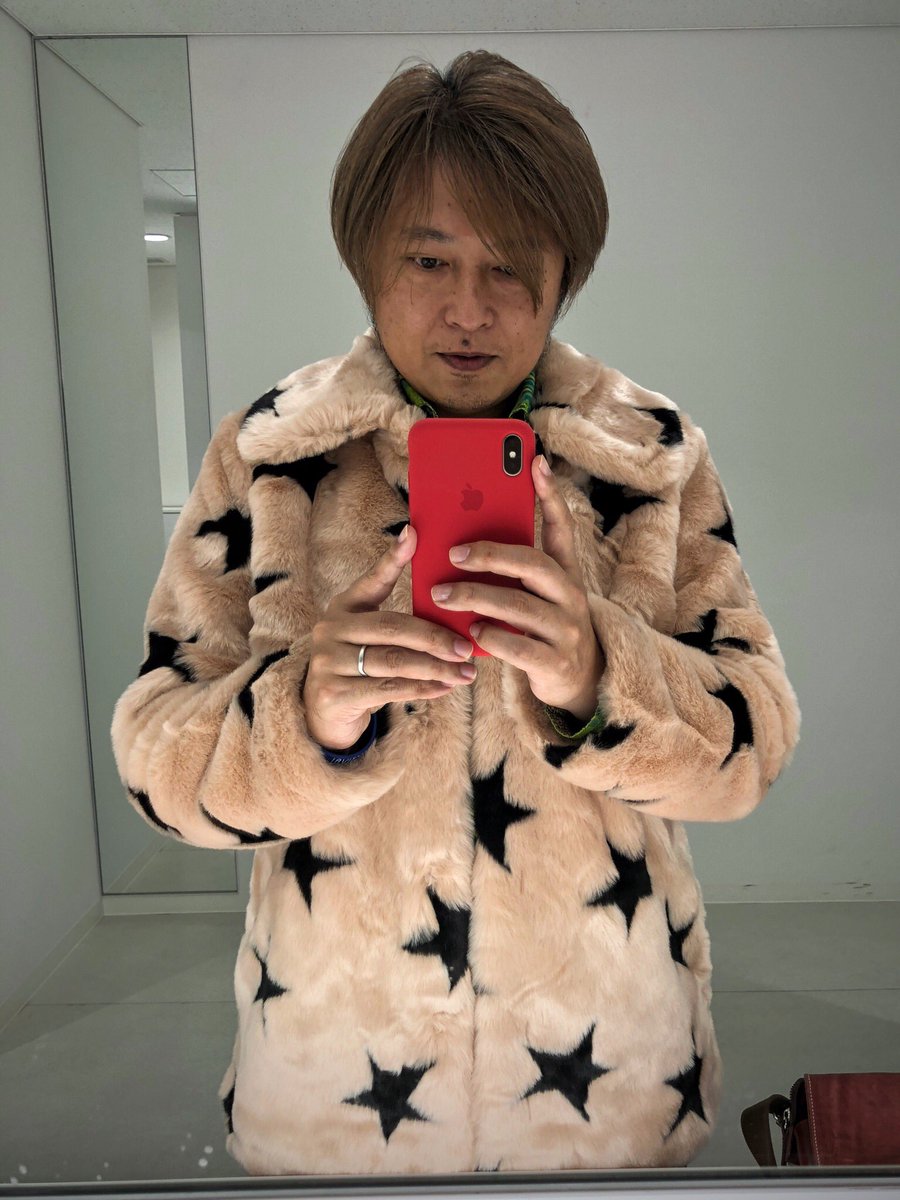 金谷 武明 Takeaki Kanaya メンズの冬服はダークな色ばかりで着たい服がないので ついにレディースを買ってしまった でも似合うでしょ 笑 こういう自撮りって女子っぽいよね 笑 金谷 武明 Takeaki Kanaya メンズの冬服はダークな色ばかりで着たい服がないので ついにレディースを買ってしまった でも似合うでしょ 笑 こういう自撮りって女子っぽいよね 笑