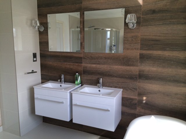 SalisburyTile's tweet image. Loving the look of porcelain wood used as a feature wall #tiles#porcelain#Salisbury#Wessex