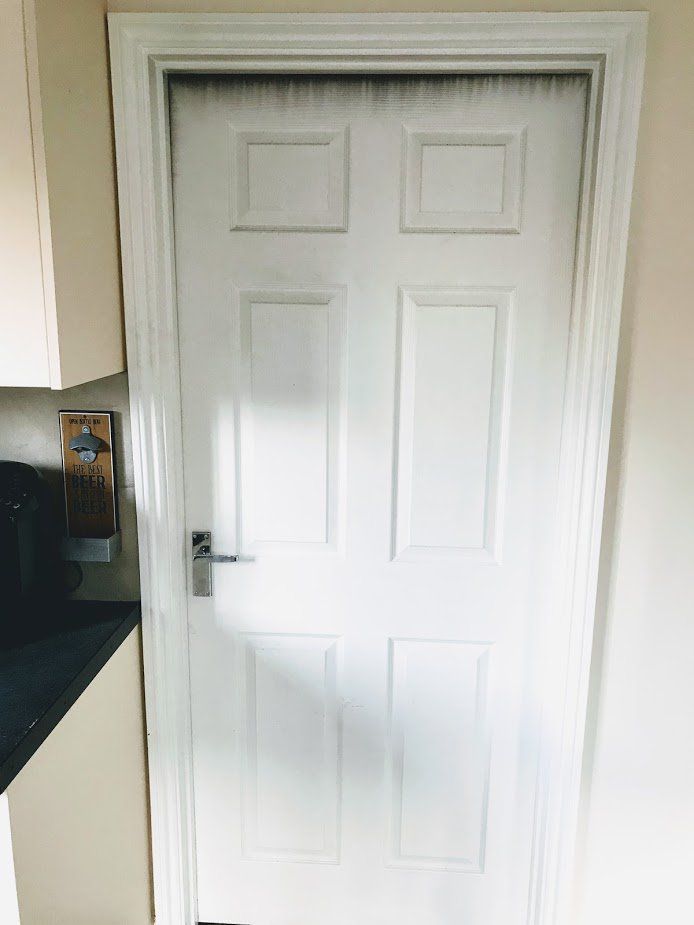 SuffolkFire's tweet image. Stark reminder today of the importance of closing doors. Quick thinking by the owner has prevented further damage this morning.Working smoke alarms have done their job #isyoursworking