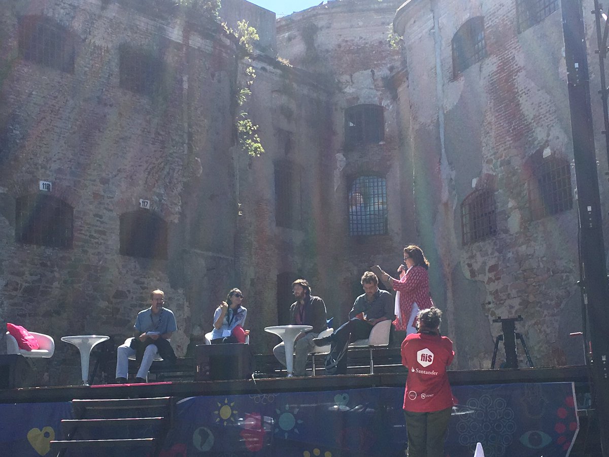 Arrancan las conversaciones del <a href="/FiisUruguay/">fiiS Uruguay</a> c @Stephan_HP <a href="/JorgeMelguizo/">Jorge Melguizo</a> #marianacosata y #Chilibroste. ¿Cual es la brecha? ¿Qué estamos haciendo para zanjarla? Hoy estamos honrando eso que sucede... lo q se está YA se hace. A todos nos preocupa y a muchos, tb, los ocupa.