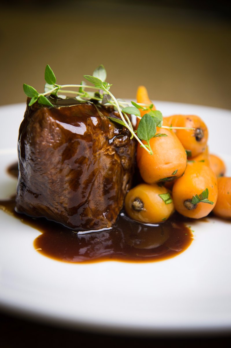 BPMFoodCo's tweet photo. We're looking forward to working with @NicholsonsCA today on a corporate lunch and will be serving this delicious braised Lincolnshire beef with creamy mash and seasonal vegetables which has become a firm favourite (pardon the pun!) with the team! #BlackPeppermintmagic #catering https://t.co/hAj4y8rBoK