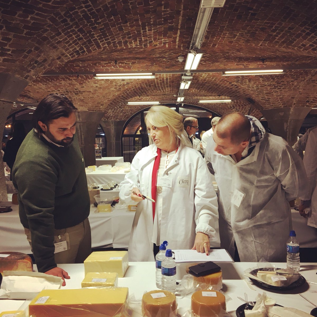A bit of friendly debating with <a href="/DhruvBaker1/">Dhruv Baker</a>, <a href="/Tradcheese/">Traditional Cheese</a> &amp; Emilie Vos from The Netherlands #WorldCheeseAwards