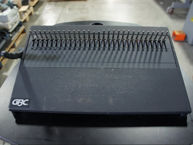 usedpresses's tweet image. For Sale: GBC 16DB-2 Bindery &amp;amp; Finishing machine is now available at best price. For more details call us 1-800-268-6577 OR Email us machines@printersparts.com OR Visit us used-presses.net/product/binder…. Find more machines at goo.gl/aVnHCc #UsedGBCMachine #UsedBinderyMachine