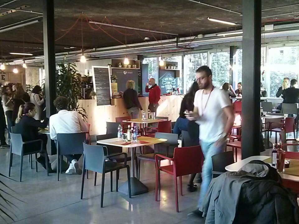 MarcoDussin's tweet photo. Anche oggi si pranza in @TalentGardenit: oggi pomeriggio parlerò di #coding per #nondev @tag_school. Questo mese più cotoletta che risi e bisi...we believe in happiness! https://t.co/b6lrAlu2Xl