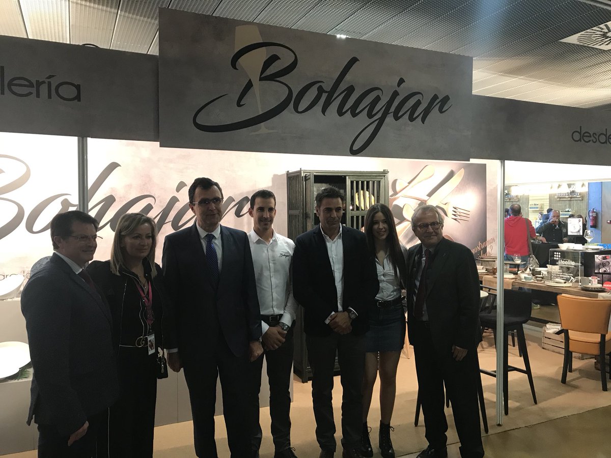 BohajarSL's tweet photo. Ya estamos en @murgastronomica con la visita de nuestro alcalde @Ballesta_Murcia a nuestro stand https://t.co/k6KyVjFqvQ