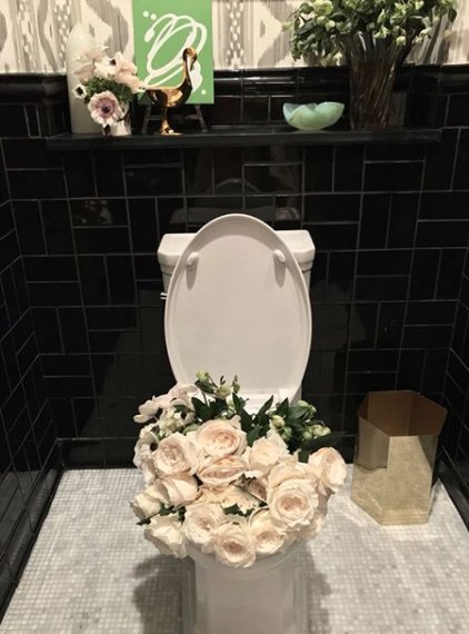CaesarstoneUSA's tweet photo. So much #bathroom inspo from @traditionalhome's @SouthStyleNow Show Home via @elaine_griffin! This #SouthernStyleNow master bath features Jet Black on the custom vanity & the perfect toilet solution: https://t.co/RixtY0As0f https://t.co/7VrERJufip